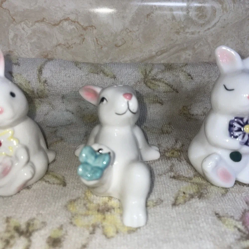 Two Pairs Of Easter Bunny‎ Salt And Pepper Shakers